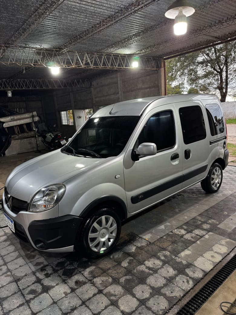 RENAULT - KANGOOO  CON GNC  - MANUAL  - 2016